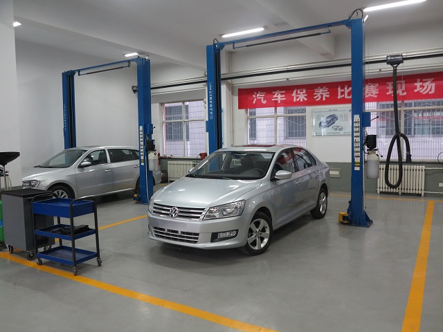 上海大眾發(fā)動機(jī)整車維護(hù)工位